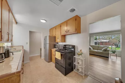 401 Bruce Ave, Modesto, CA 95350 photo 13