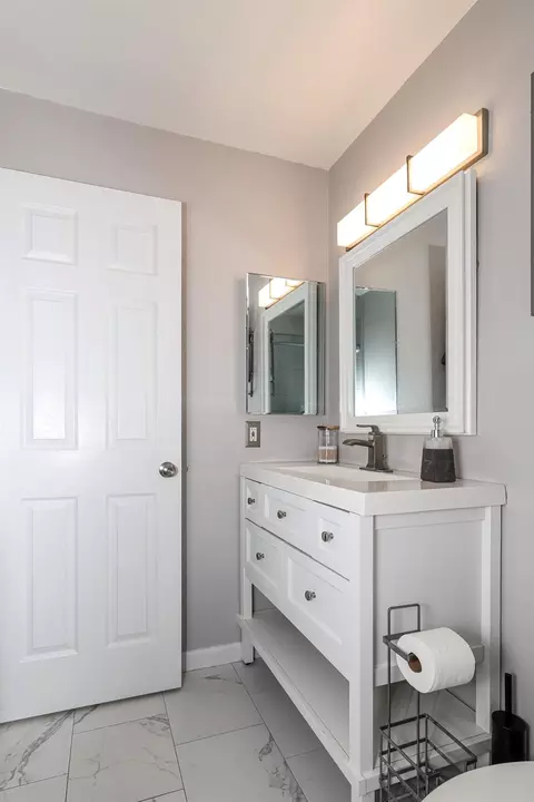 Bath - 3036 Andre Ln, Turlock, CA 95382 photo 2 of 7