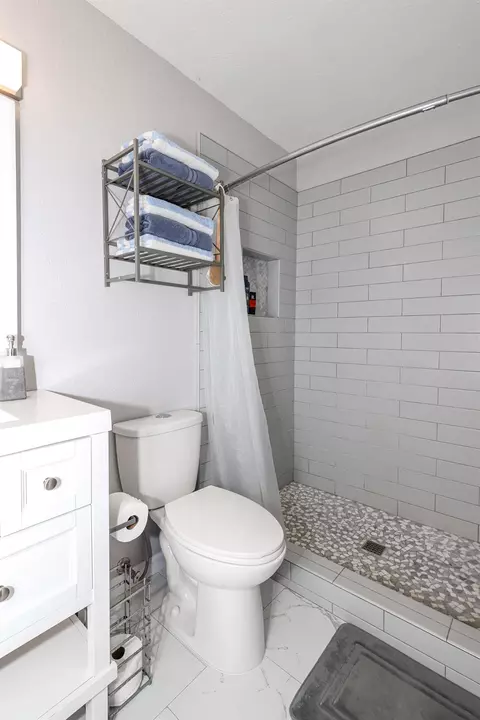 Bath - 3036 Andre Ln, Turlock, CA 95382 photo 3 of 7