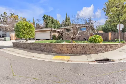 7825 Palmyra Dr, Fair Oaks, CA 95628