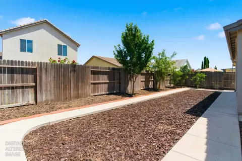 Exterior - 1632 Banister Ln, Manteca, CA 95337 photo 7 of 8