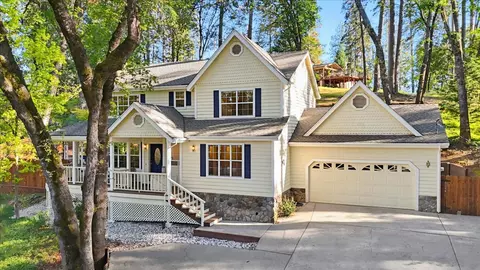 21324 Oak Ridge Dr, Grass Valley, CA 95945