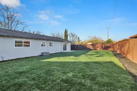 Exterior - 1900 Ellison Dr, Modesto, CA 95355 photo 5 of 7