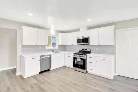 Kitchen - 1900 Ellison Dr, Modesto, CA 95355 photo 2 of 3