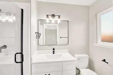 Bath - 1900 Ellison Dr, Modesto, CA 95355 photo 4 of 5