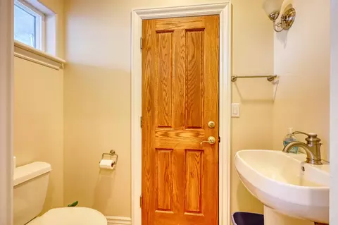 Bath - 4835 Val Verde Rd, Loomis, CA 95650 photo 1 of 6