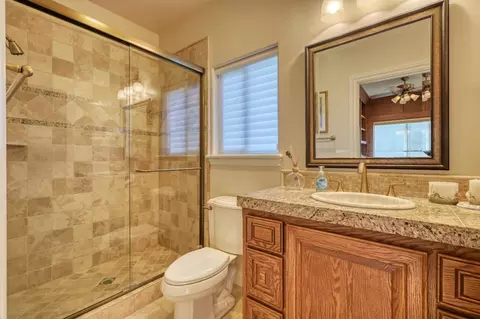 Bath - 4835 Val Verde Rd, Loomis, CA 95650 photo 2 of 6