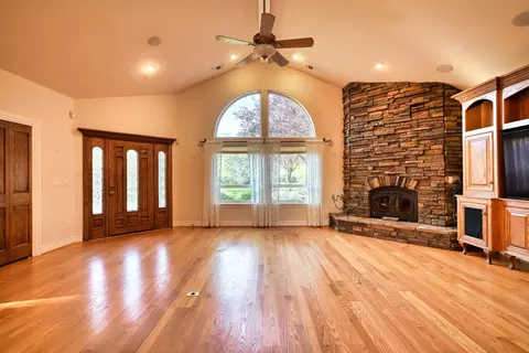 Living - 4835 Val Verde Rd, Loomis, CA 95650 photo 2 of 8
