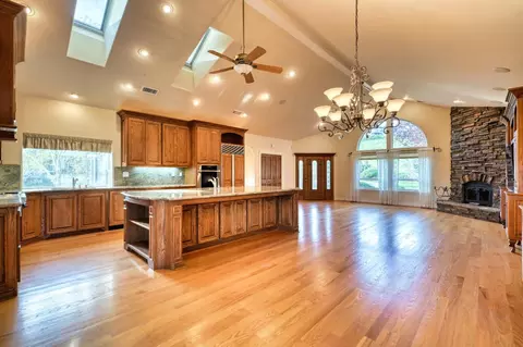 Living - 4835 Val Verde Rd, Loomis, CA 95650 photo 4 of 8
