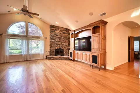 Living - 4835 Val Verde Rd, Loomis, CA 95650 photo 3 of 8
