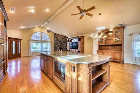 Kitchen - 4835 Val Verde Rd, Loomis, CA 95650 photo 6 of 11