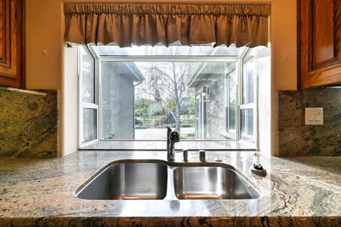 Kitchen - 4835 Val Verde Rd, Loomis, CA 95650 photo 4 of 11