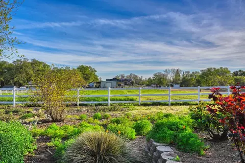 Exterior - 4835 Val Verde Rd, Loomis, CA 95650 photo 21 of 31