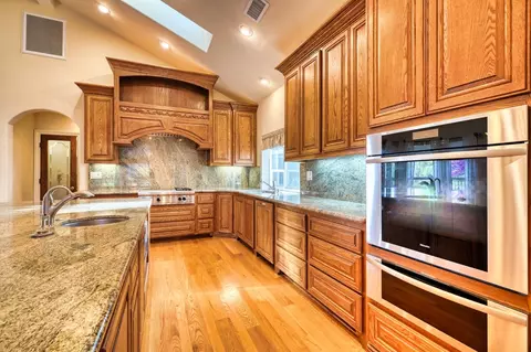 Kitchen - 4835 Val Verde Rd, Loomis, CA 95650 photo 9 of 11