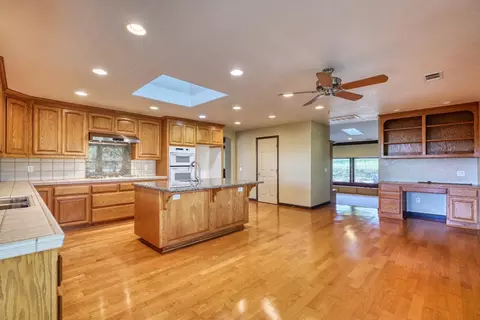 Kitchen - 4841 Val Verde Rd, Loomis, CA 95650 photo 5 of 8