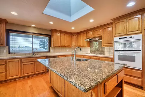 Kitchen - 4841 Val Verde Rd, Loomis, CA 95650 photo 6 of 8