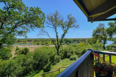 26 River Bluff Ln, Carmichael, CA 95608