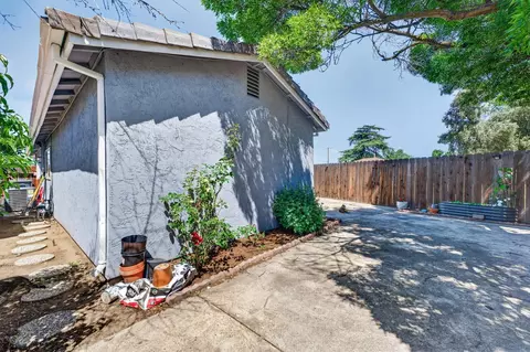 Exterior - 552 W 4th St, Tracy, CA 95376 photo 10 of 11