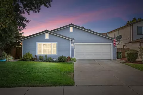 Exterior - 552 W 4th St, Tracy, CA 95376 photo 2 of 11