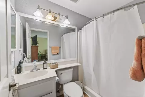 Bath - 552 W 4th St, Tracy, CA 95376 photo 1 of 2