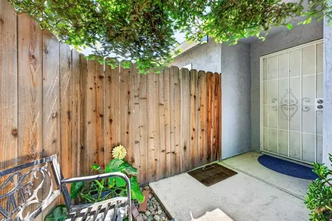 Exterior - 552 W 4th St, Tracy, CA 95376 photo 6 of 11