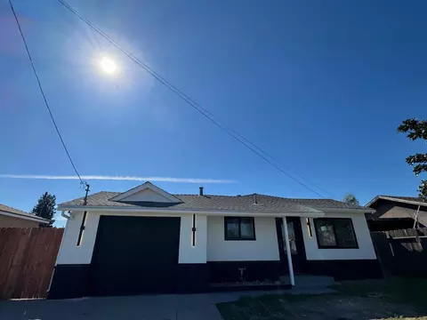 444 N 5th Ave, Oakdale, CA 95361