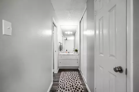 Entry Way - 1909 Devin Dr, Modesto, CA 95355 photo 3 of 4