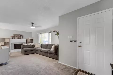 Entry Way - 1909 Devin Dr, Modesto, CA 95355 photo 4 of 4