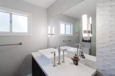 Bath - 5443 Aris Way, Carmichael, CA 95608 photo 2 of 7
