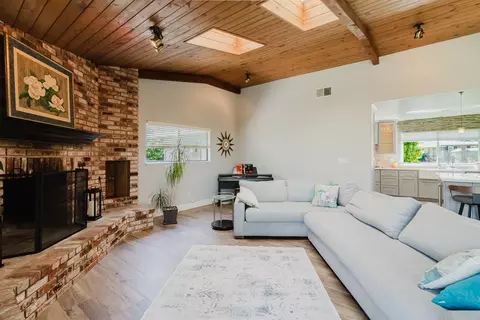 Living - 5443 Aris Way, Carmichael, CA 95608 photo 4 of 5