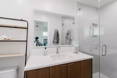 Bath - 5443 Aris Way, Carmichael, CA 95608 photo 6 of 7