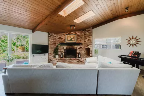 Living - 5443 Aris Way, Carmichael, CA 95608 photo 3 of 5