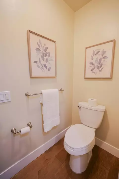 Bath - 5129 El Cemonte Ave, Davis, CA 95618 photo 6 of 6