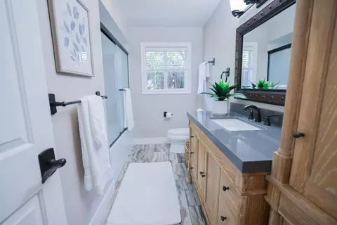 Bath - 5129 El Cemonte Ave, Davis, CA 95618 photo 3 of 6