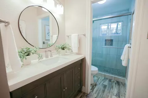 Bath - 5129 El Cemonte Ave, Davis, CA 95618 photo 4 of 6