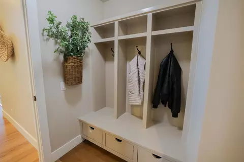 Entry Way - 5129 El Cemonte Ave, Davis, CA 95618 photo 1 of 1