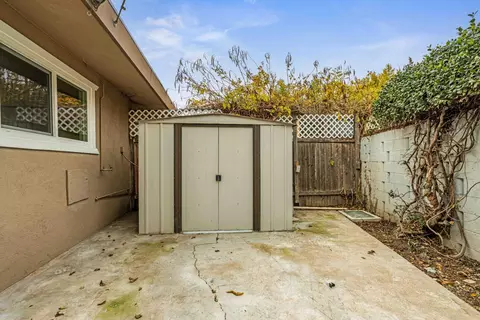 Exterior - 805 Tully Rd #5, Modesto, CA 95350 photo 3 of 4