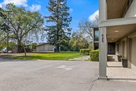 Exterior - 625 N Hopper Rd, Modesto, CA 95357 photo 4 of 16