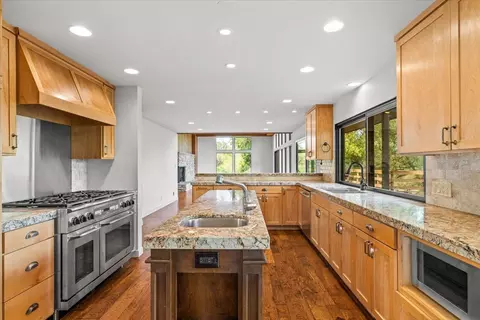 Kitchen - 625 N Hopper Rd, Modesto, CA 95357 photo 5 of 5