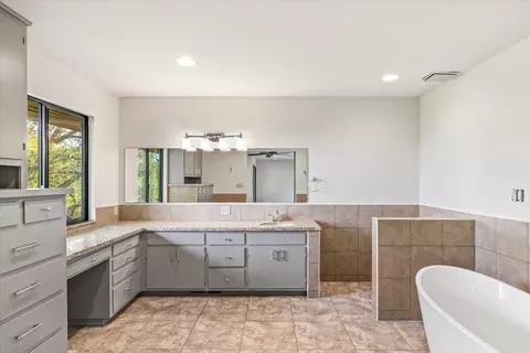 Bath - 625 N Hopper Rd, Modesto, CA 95357 photo 2 of 3