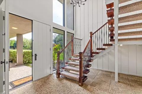Entry Way - 625 N Hopper Rd, Modesto, CA 95357 photo 5 of 7
