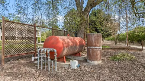 Exterior - 625 N Hopper Rd, Modesto, CA 95357 photo 10 of 16