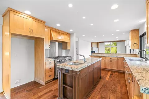 Kitchen - 625 N Hopper Rd, Modesto, CA 95357 photo 4 of 5