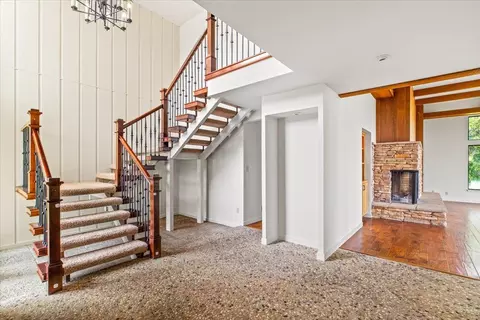 Entry Way - 625 N Hopper Rd, Modesto, CA 95357 photo 4 of 7