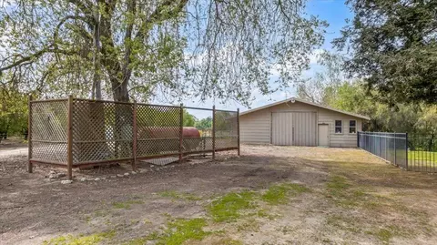 Exterior - 625 N Hopper Rd, Modesto, CA 95357 photo 9 of 16