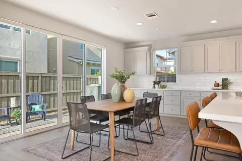 Dining - 2230 Cannery Loop, Davis, CA 95616 photo 3 of 3