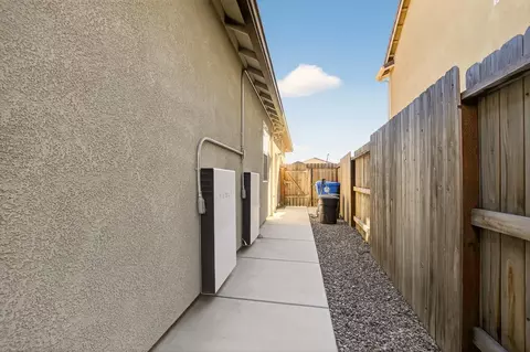 Entry Way - 1681 Oleander Ave, Manteca, CA 95337 photo 4 of 4