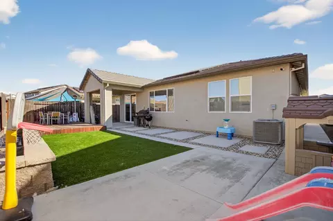Exterior - 1681 Oleander Ave, Manteca, CA 95337 photo 5 of 7