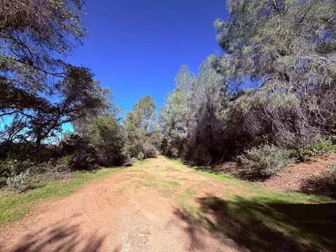 18 Raphael Ridge Rd, Somerset, CA 95684