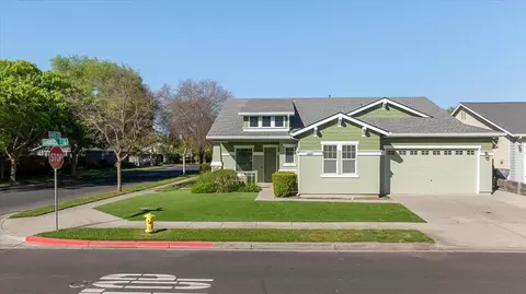710 Almondcrest St, Oakdale, CA 95361